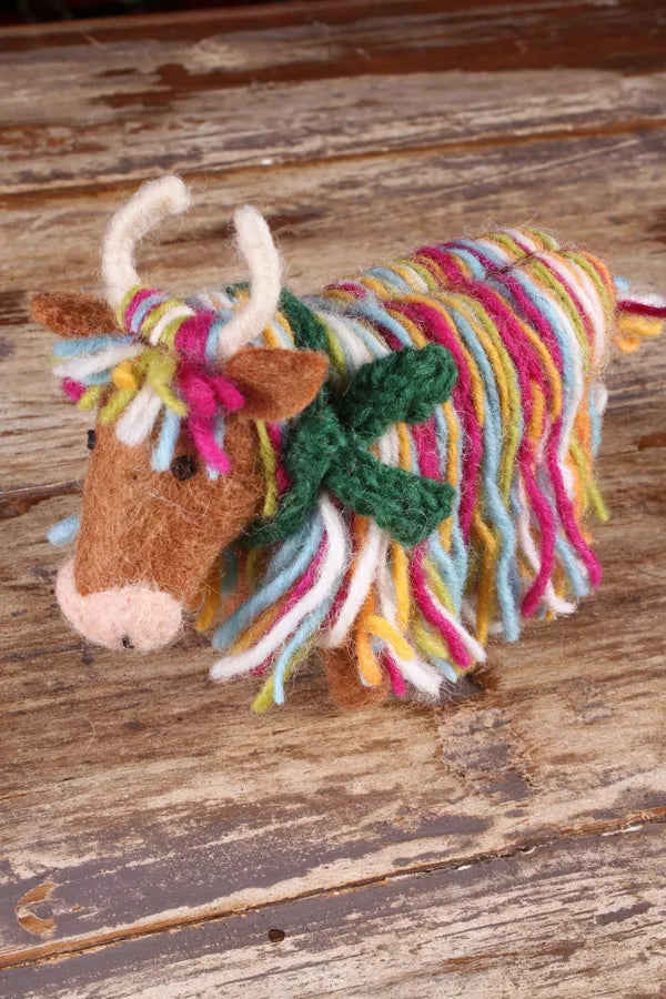 Hughie The Highland Cow Standing Decoration