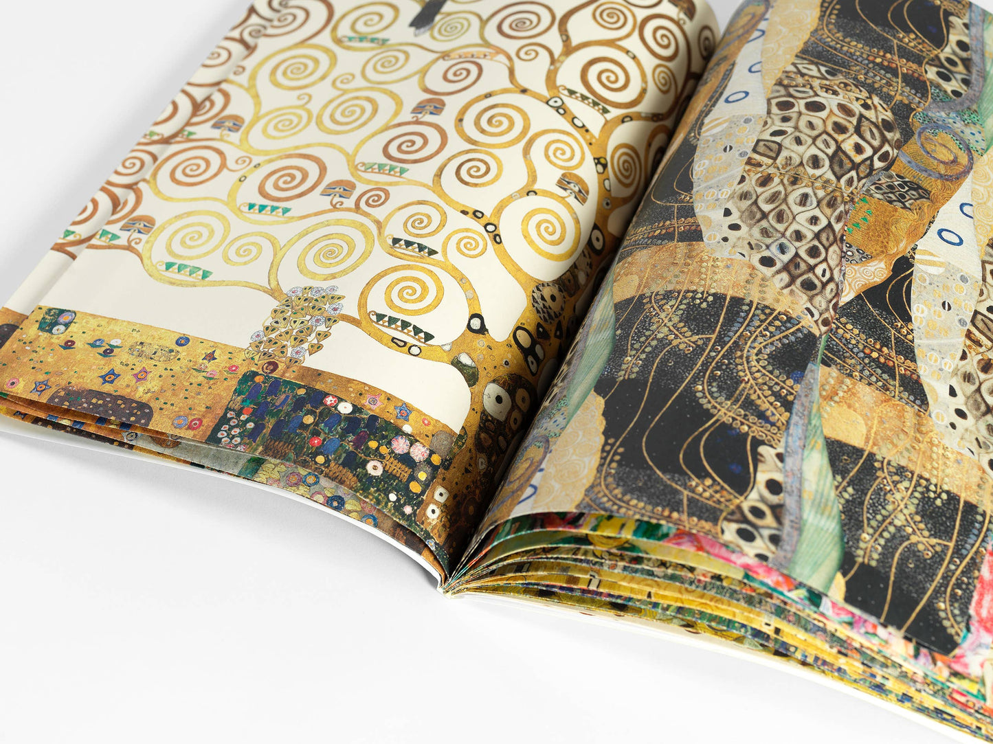 Gustav Klimt Gift & Creative Paper Book Vol. 115