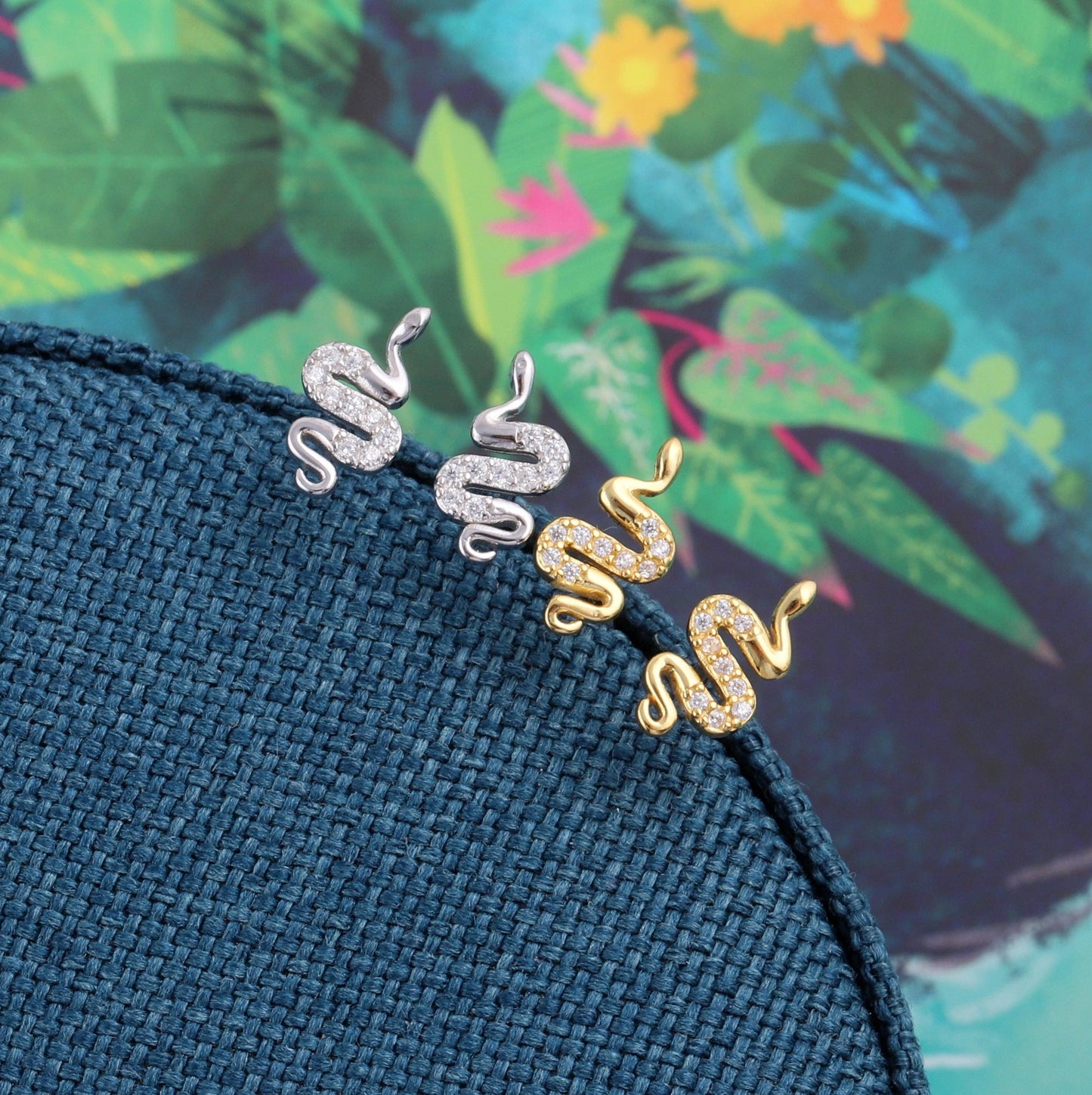 THE CHARMER Snake earrings