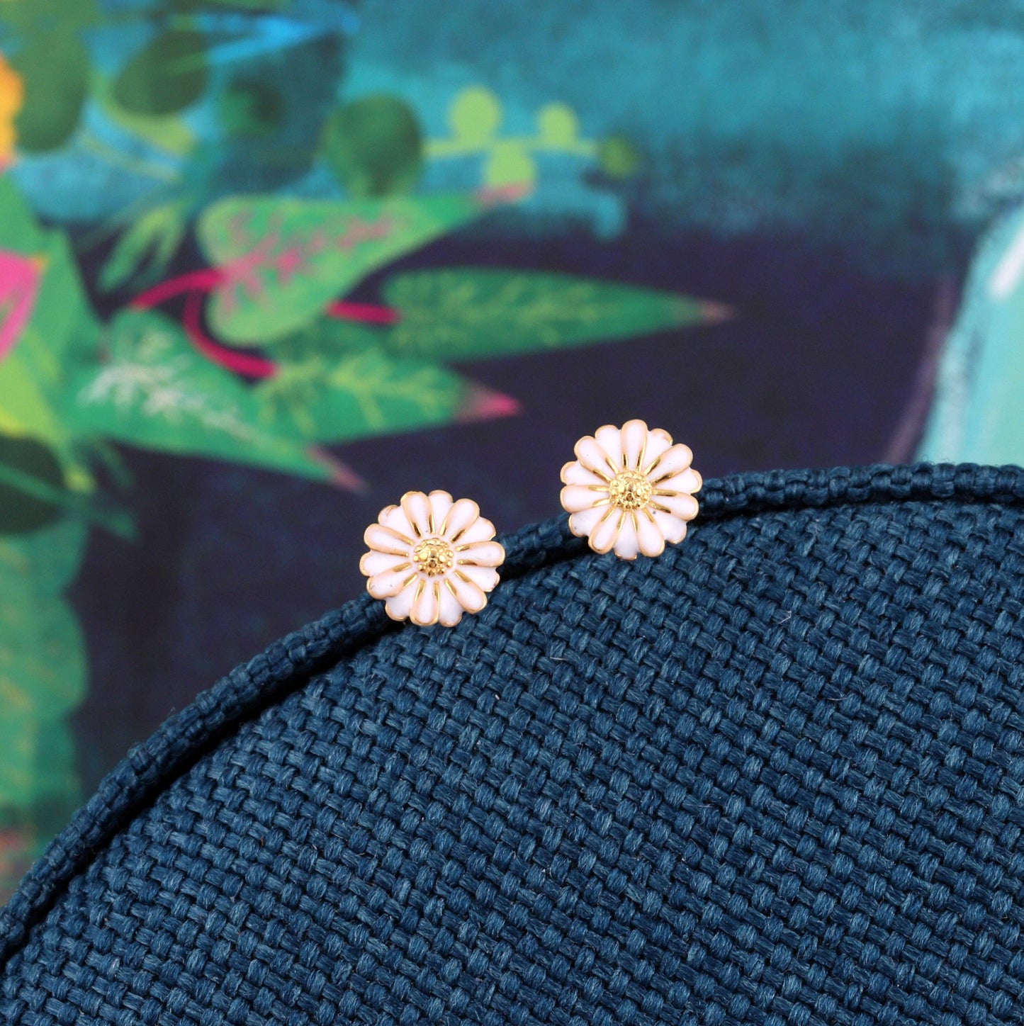 BUNNY GRAPHIC White Enamel Daisy Flower Earrings