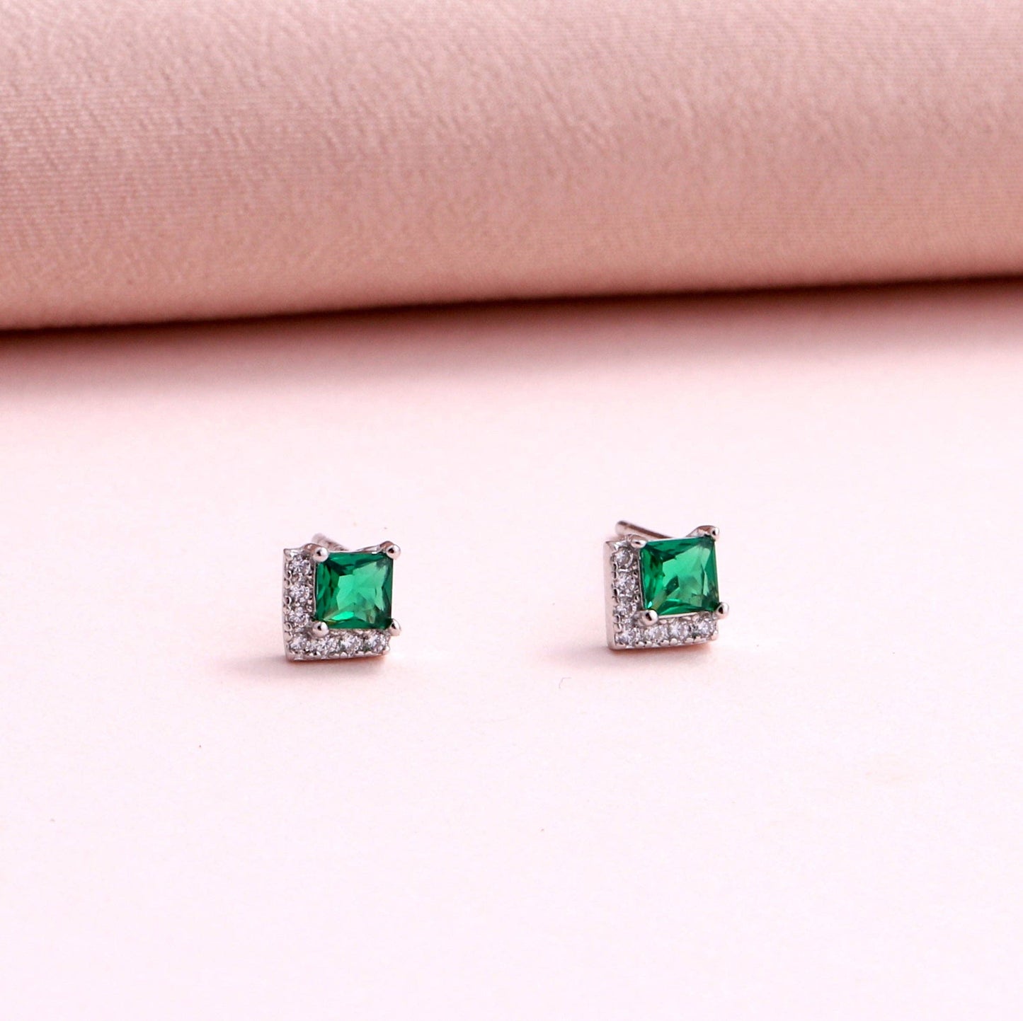 FORTUNE Emerald Green gem Earrings