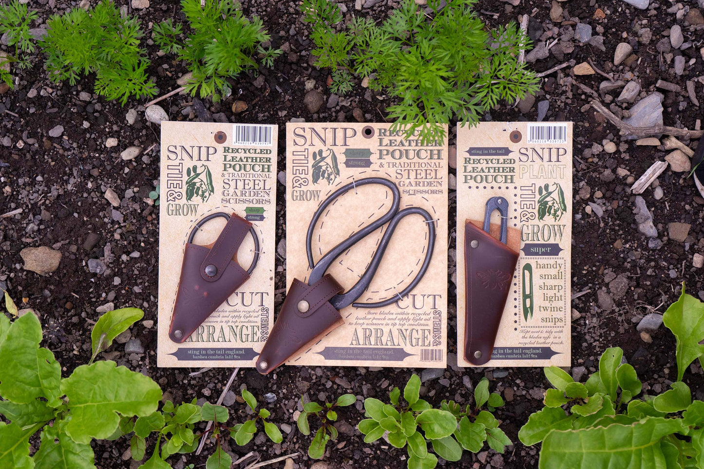 Small Scissors in Recycled Leather Pouch