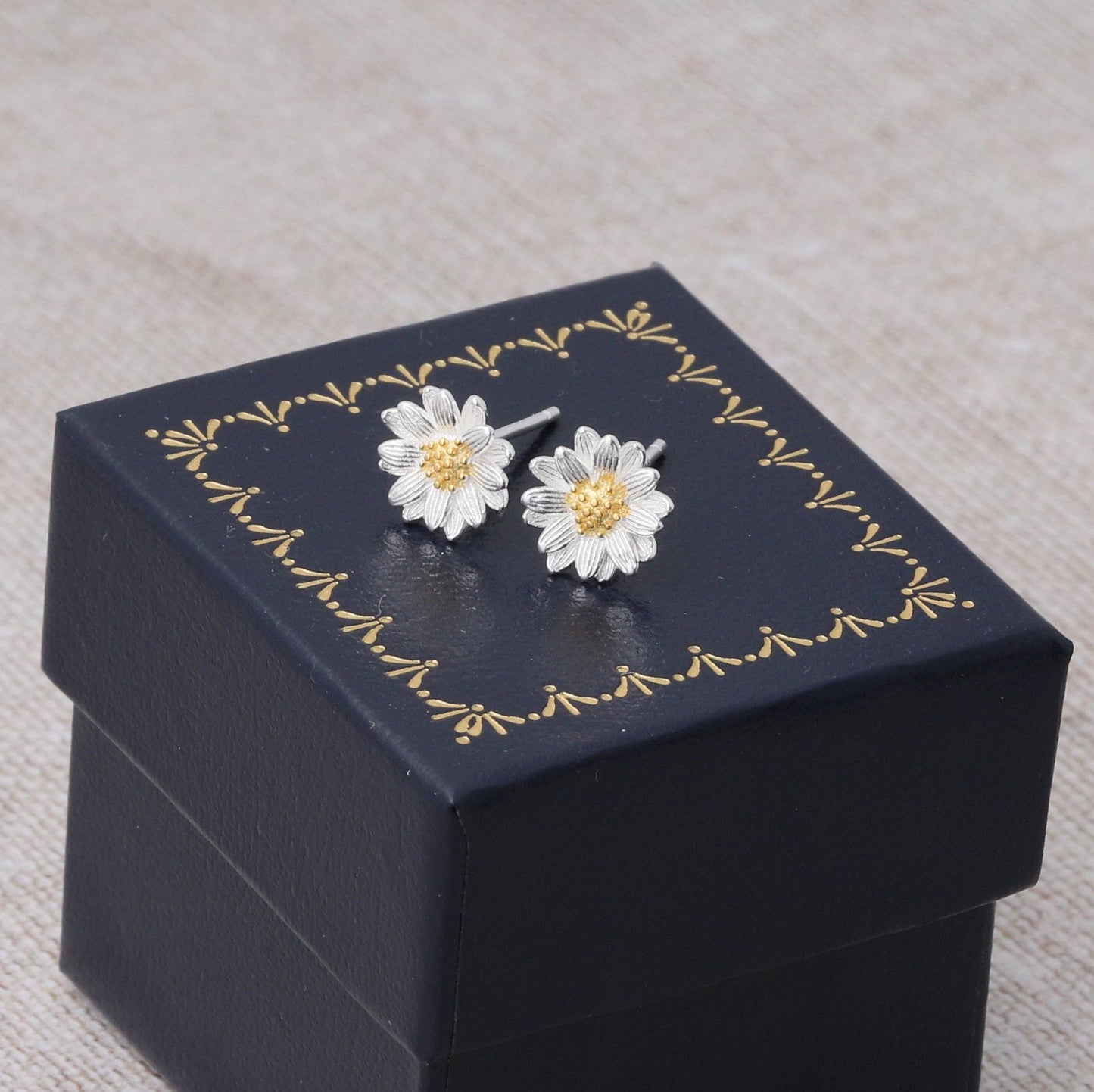 FOR YOUR BIRTHDAY Wild daisy earrings