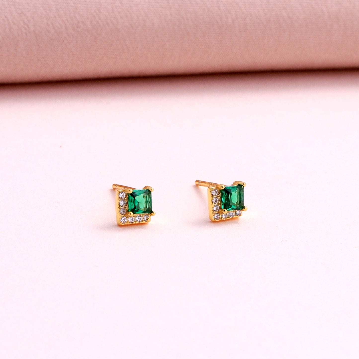 FORTUNE Emerald Green gem Earrings