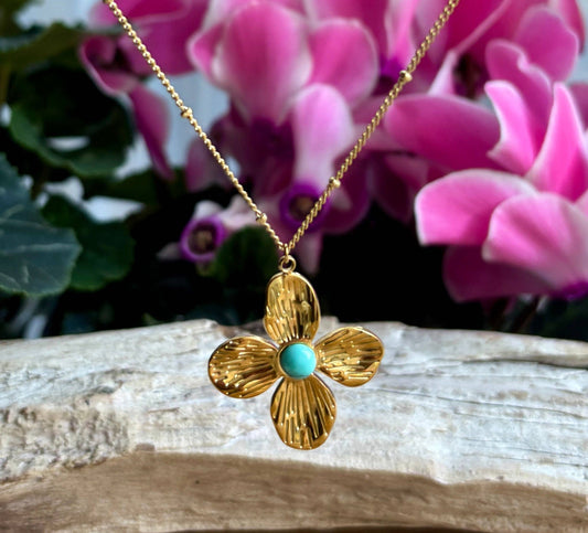 18ct Gold Plated Natural Stone Flower Pendant Necklace