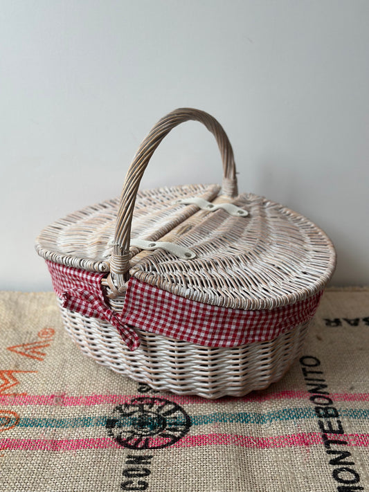 Oval Picnic Basket With Blue & White Checked Lining